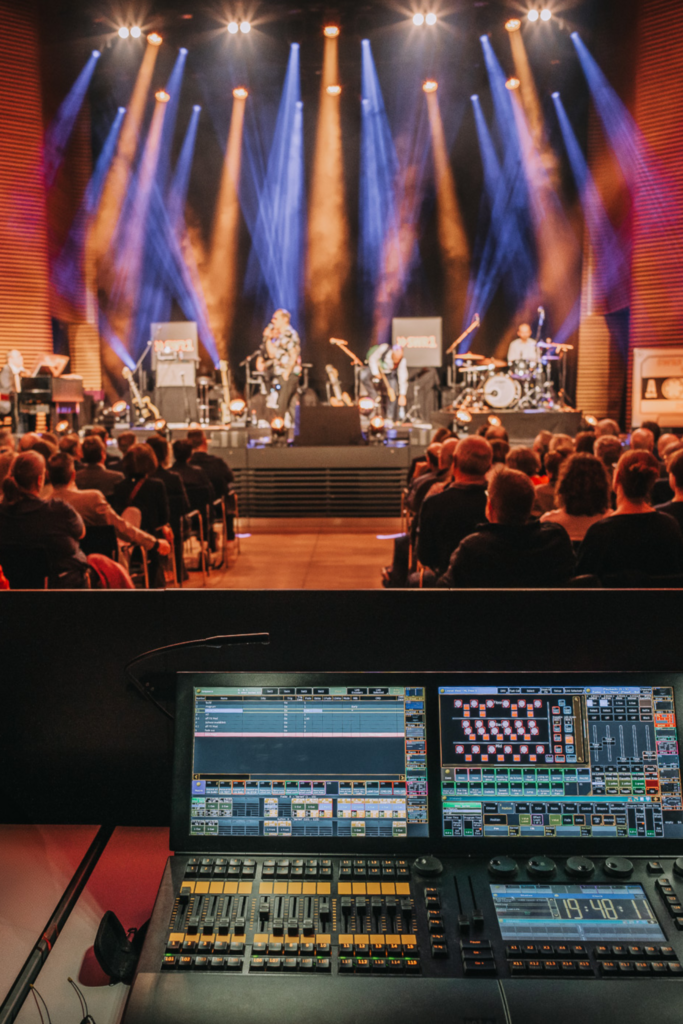 Musikalisches Event, das mit professioneller Tontechnik ausgestattet ist